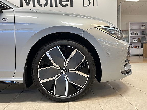 Volkswagen Passat 5 of 26