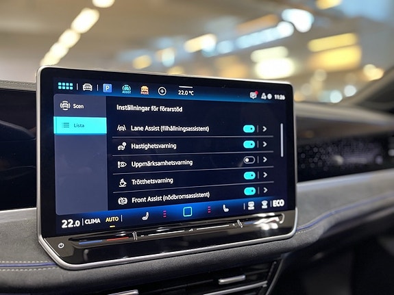Volkswagen Passat 18 of 26