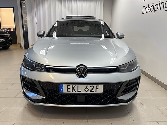 Volkswagen Passat 6 of 26