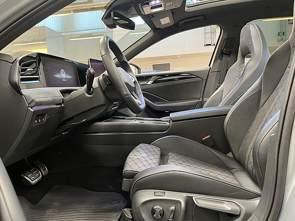 Volkswagen Passat 7 of 26