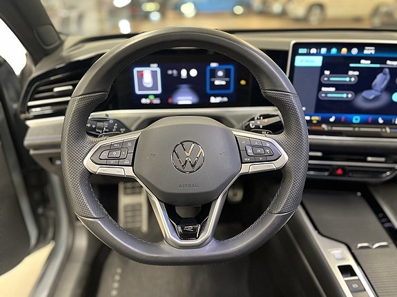 Volkswagen Passat 10 of 26