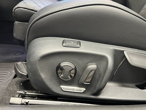 Volkswagen Passat 16 of 26