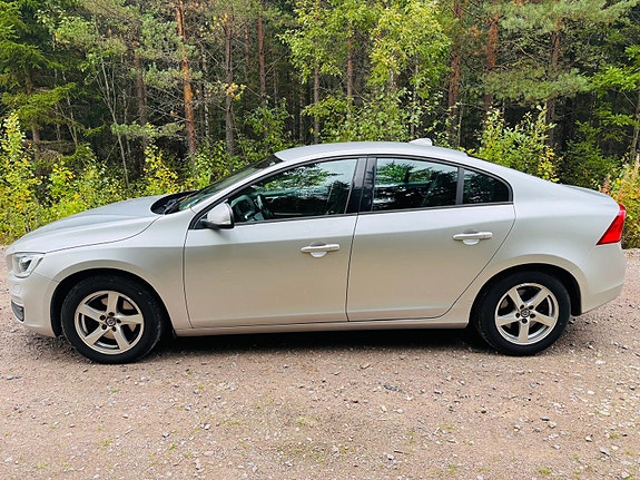 Volvo S60 2 of 11