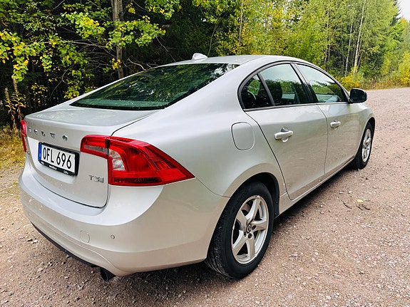 Volvo S60 4 of 11