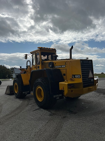 Volvo L120 2 of 6