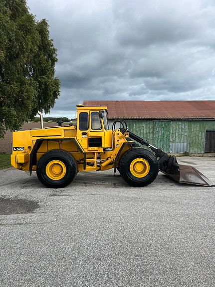 Volvo L120 3 of 6