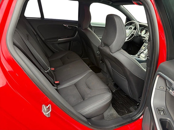 Volvo V60 8 of 21
