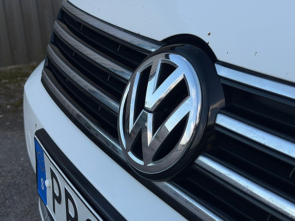 Volkswagen Passat 2 of 13