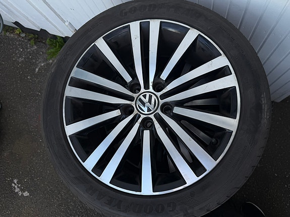 Volkswagen Passat 12 of 13