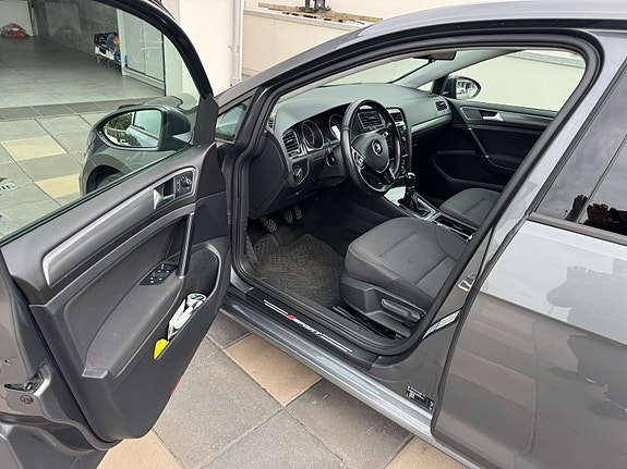 Volkswagen Golf VII 4 of 8