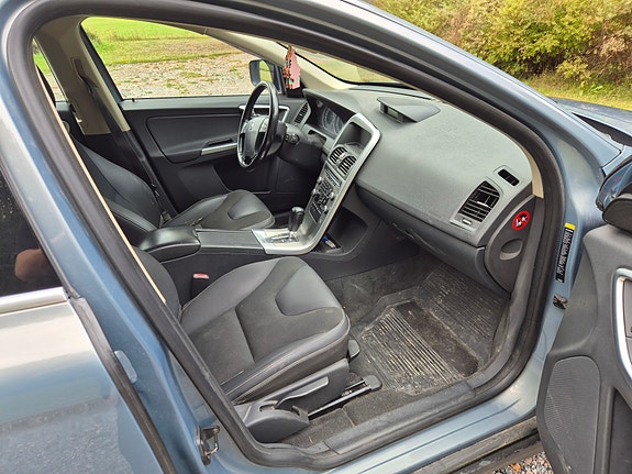 Volvo XC60 5 of 7