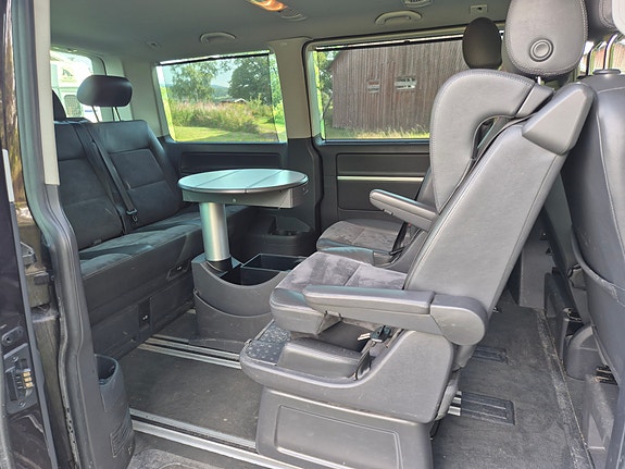 Volkswagen Multivan 3 of 8