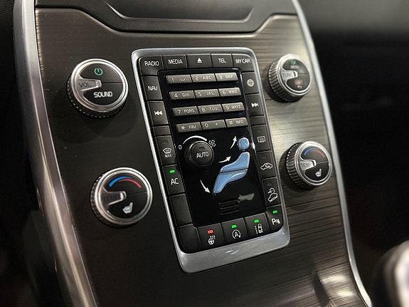 Volvo XC70 14 of 26