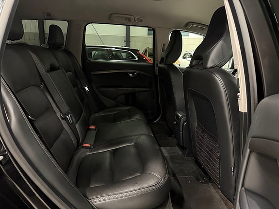 Volvo XC70 11 of 26