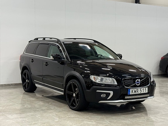 Volvo XC70 2 of 26