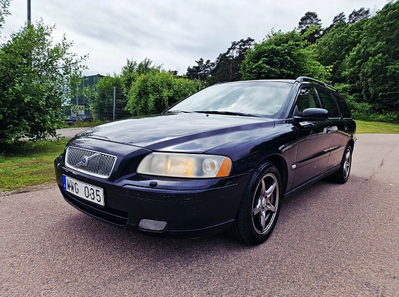 Volvo V70 2 of 10