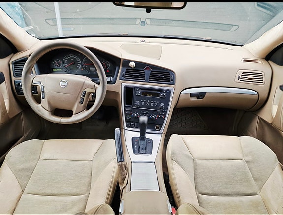 Volvo V70 7 of 10
