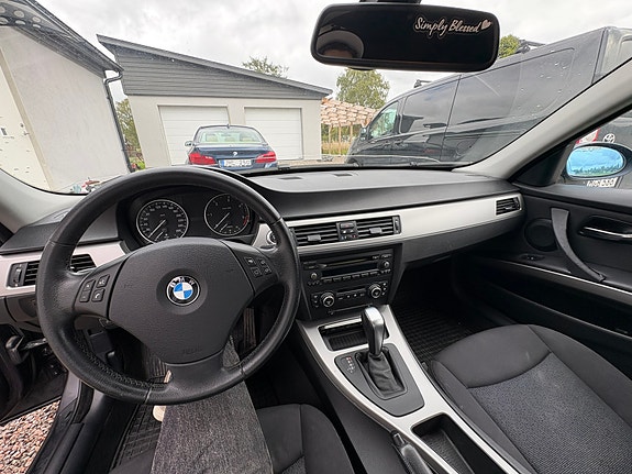 BMW 320d 5 of 8