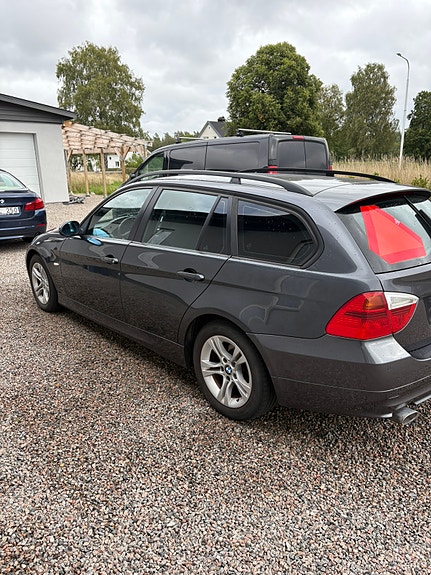 BMW 320d 2 of 8