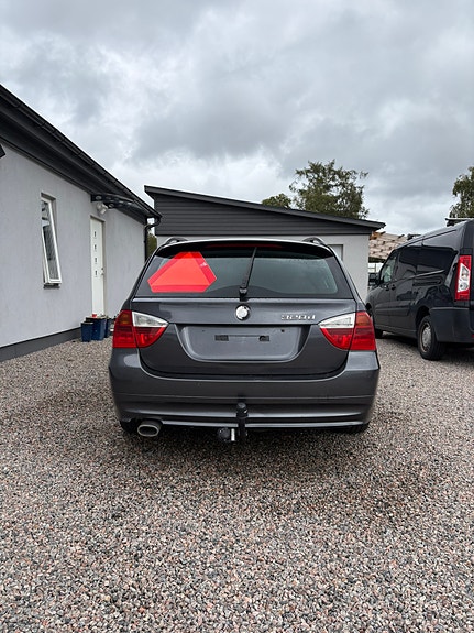 BMW 320d 3 of 8