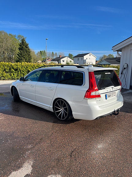 Volvo V70 3 of 9
