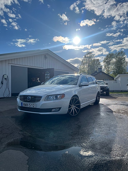 Volvo V70 2 of 9