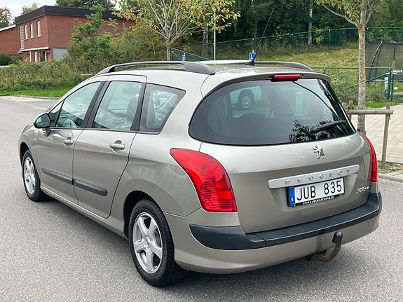 Peugeot 308 SW 4 of 8