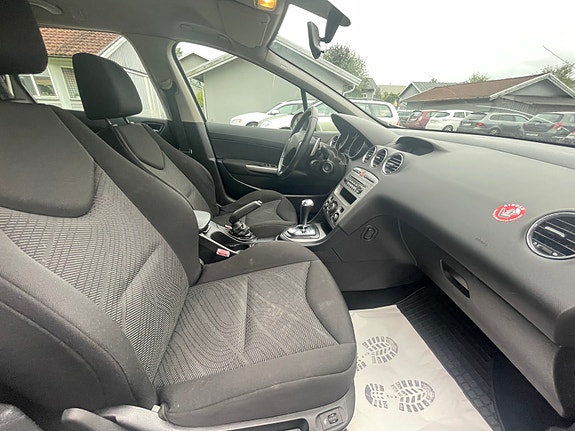 Peugeot 308 SW 5 of 8