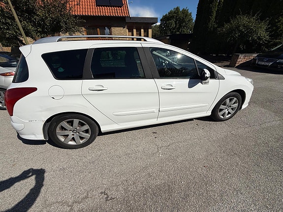 Peugeot 308 SW 8 of 12