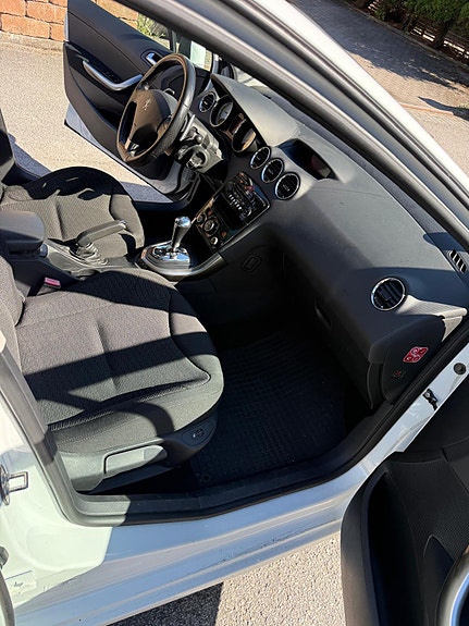 Peugeot 308 SW 9 of 12