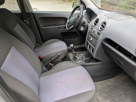 Ford Fusion 21 of 27