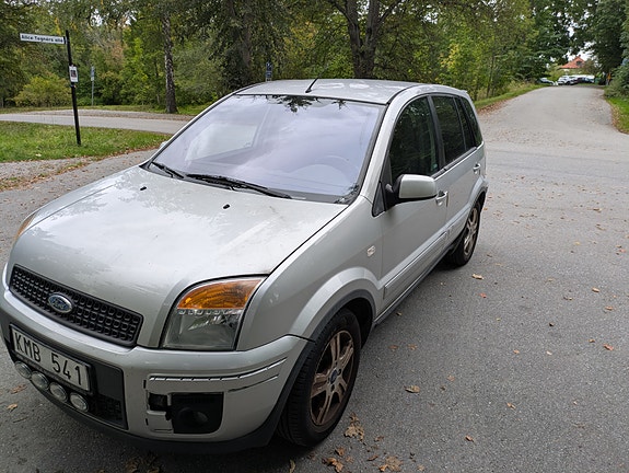 Ford Fusion 13 of 27