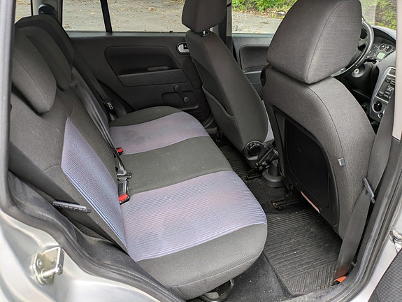 Ford Fusion 20 of 27