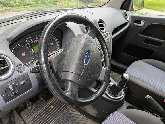 Ford Fusion 23 of 27