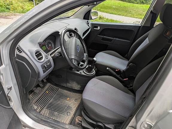 Ford Fusion 19 of 27