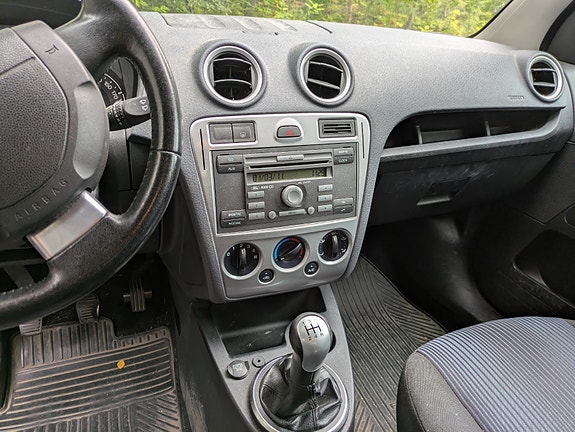 Ford Fusion 24 of 27