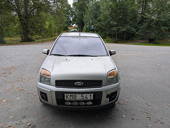 Ford Fusion 2 of 27