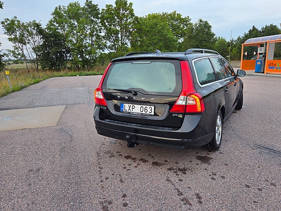 Volvo V70 4 of 10