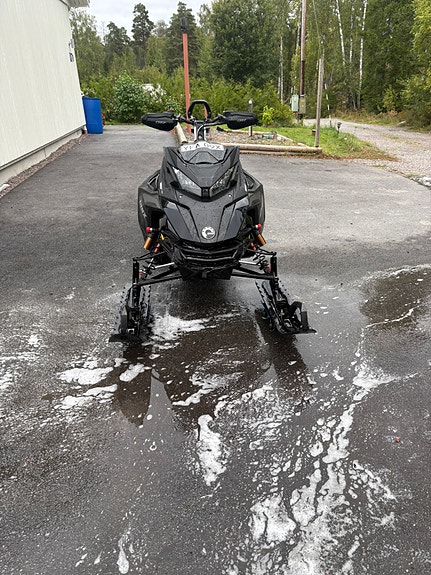 Lynx Boondocker 3900 RE Shorty 3 of 5