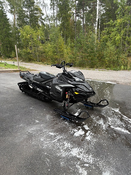 Lynx Boondocker 3900 RE Shorty 2 of 5