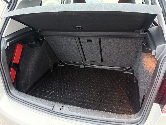 Volkswagen Golf VI 6 of 9