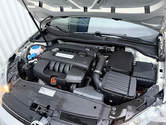 Volkswagen Golf VI 7 of 9