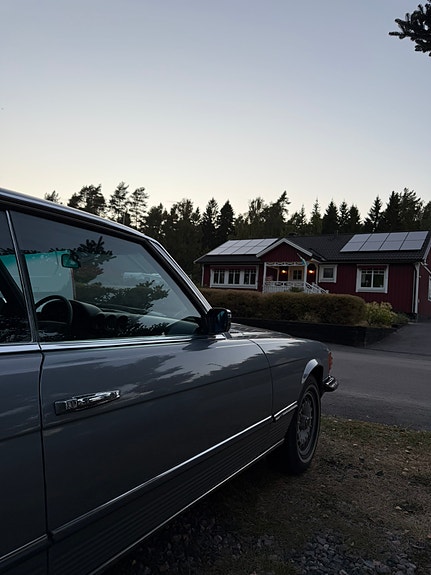 Mercedes-Benz 350 SLC 2 of 8