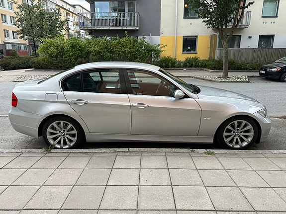 BMW 325i 4 of 22