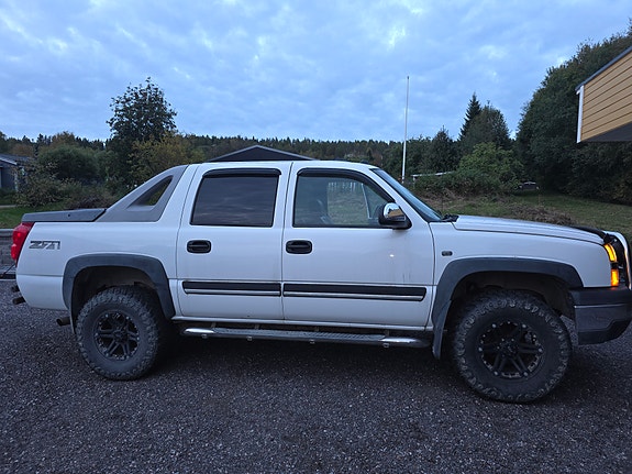 Chevrolet Avalanche 4 of 8