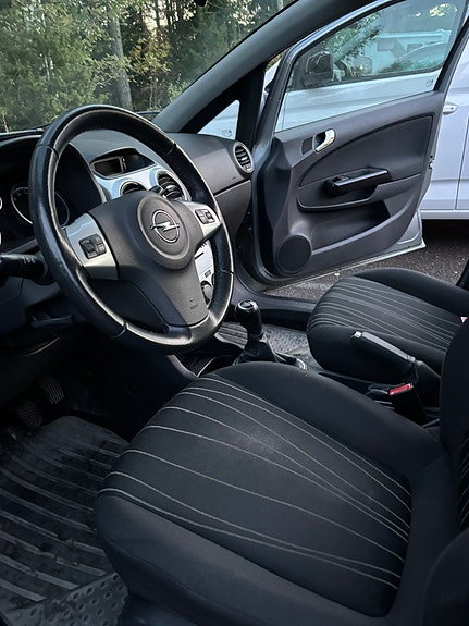 Opel Corsa 11 of 15
