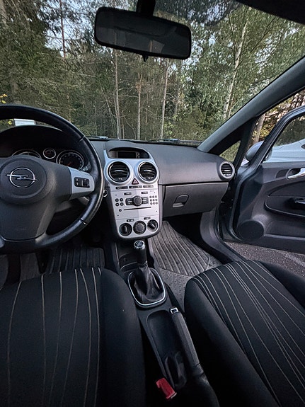 Opel Corsa 13 of 15