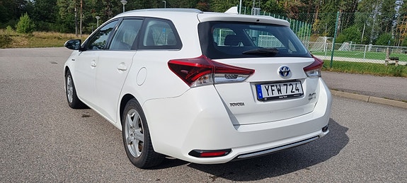 Toyota Auris 8 of 17
