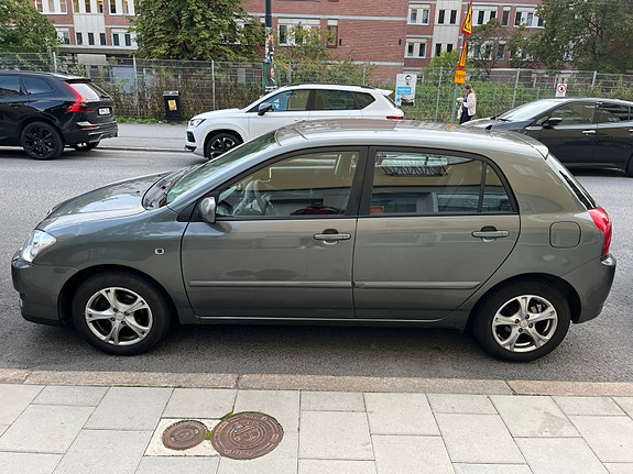 Toyota Corolla 2 of 4