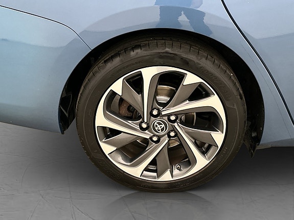 Toyota Auris 29 of 30